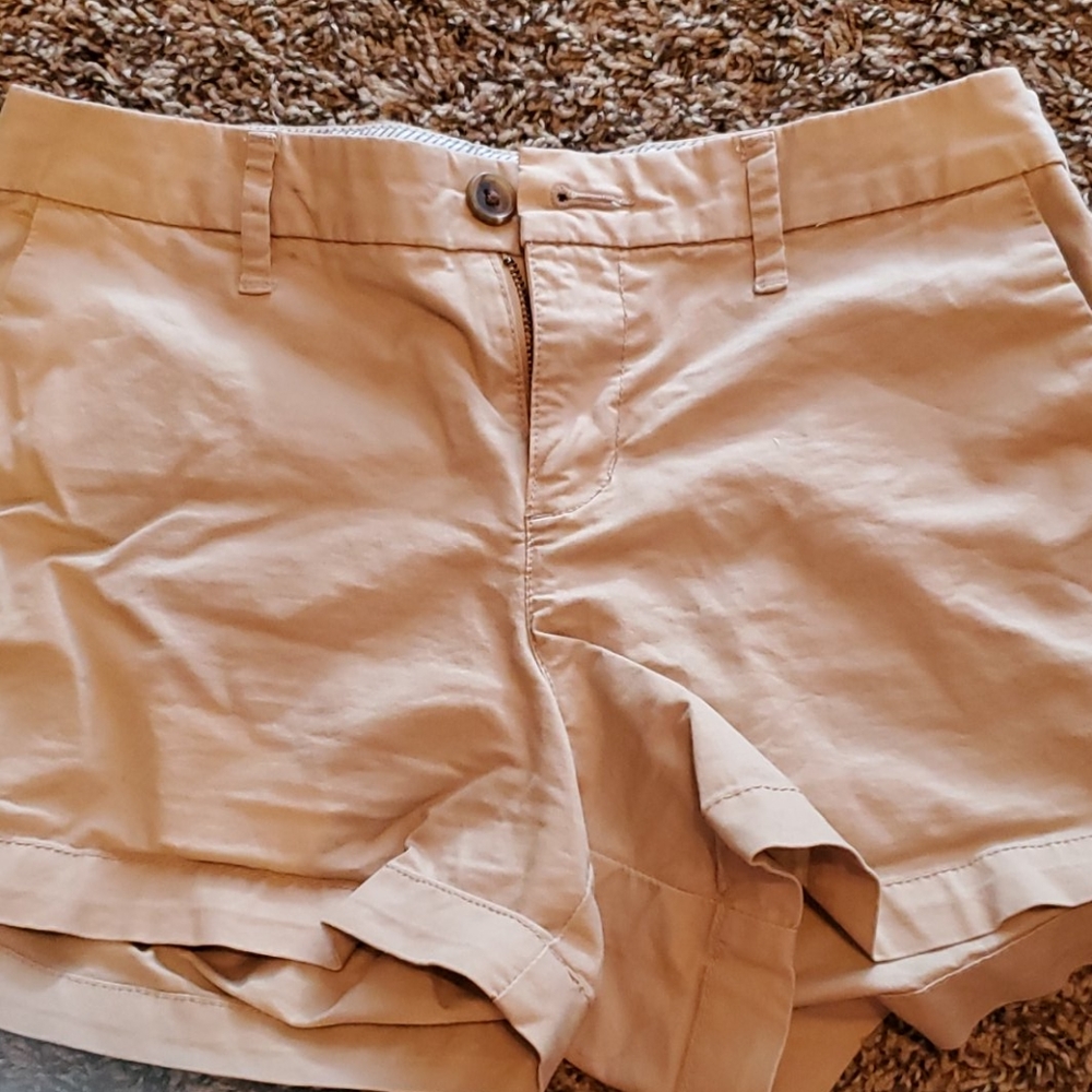 Old navy khaki shorrs 3 in inseam